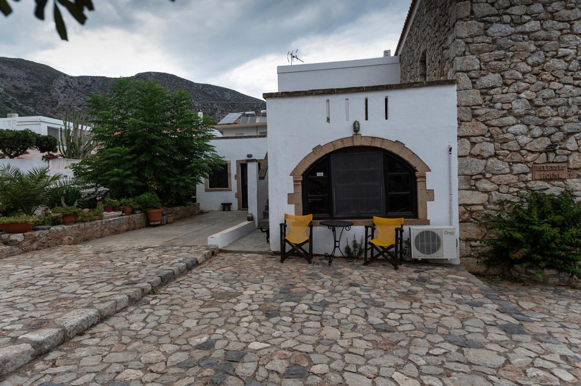 Apartamento Belessi'S Mansion Yefira Exterior foto