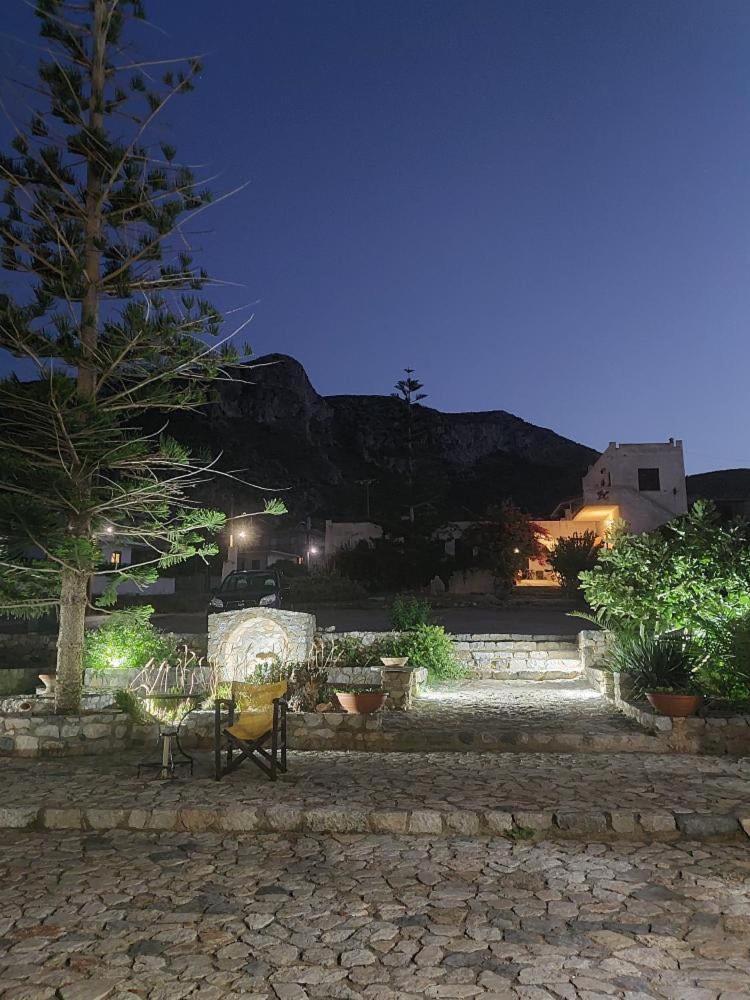 Apartamento Belessi'S Mansion Yefira Exterior foto